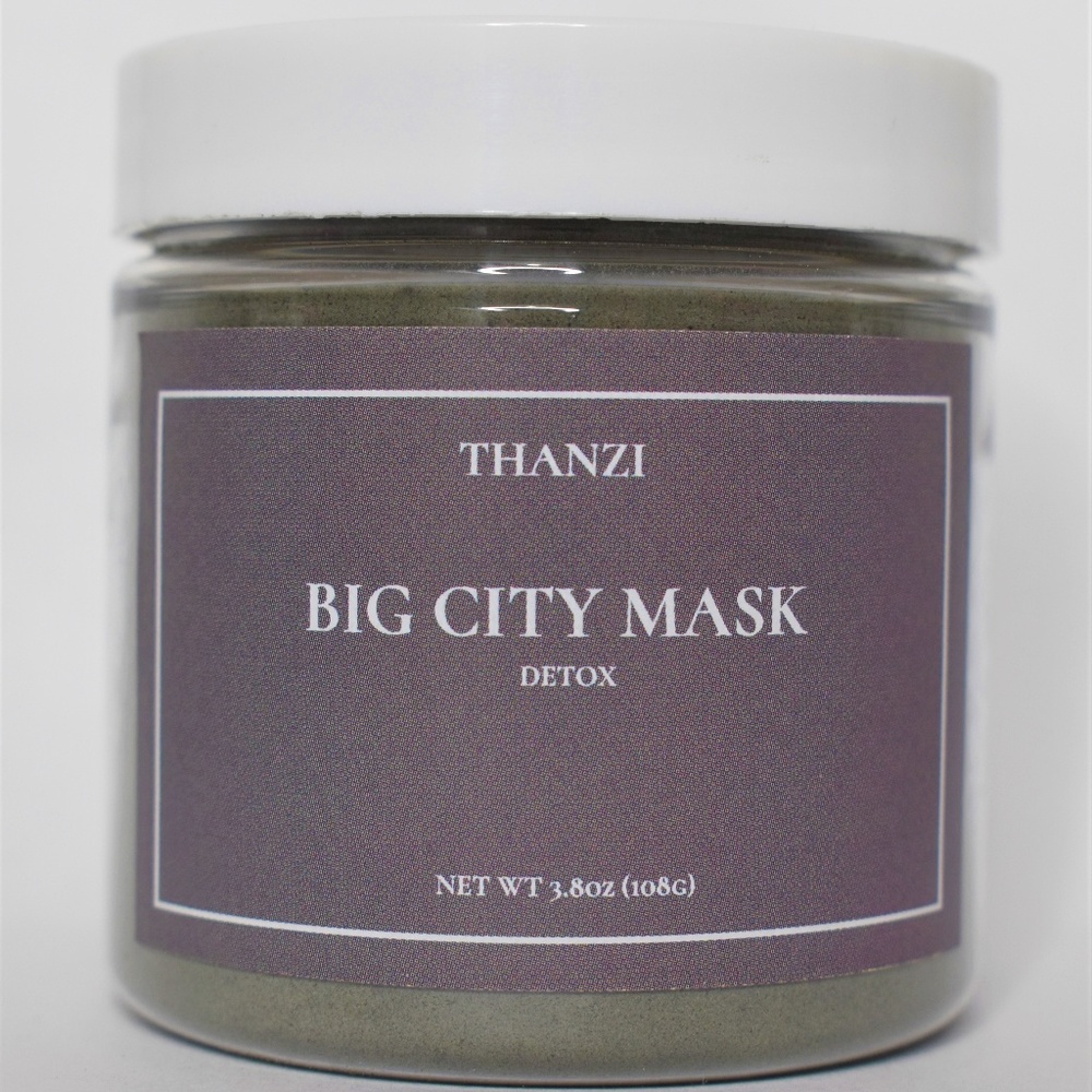 Detoxing vegan clay mask w/ charcoal and turmeric